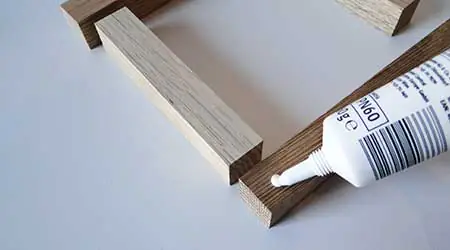 Würfel-Lampe aus Holz wird gebaut Würfel-Lampe aus Holz wird gebaut