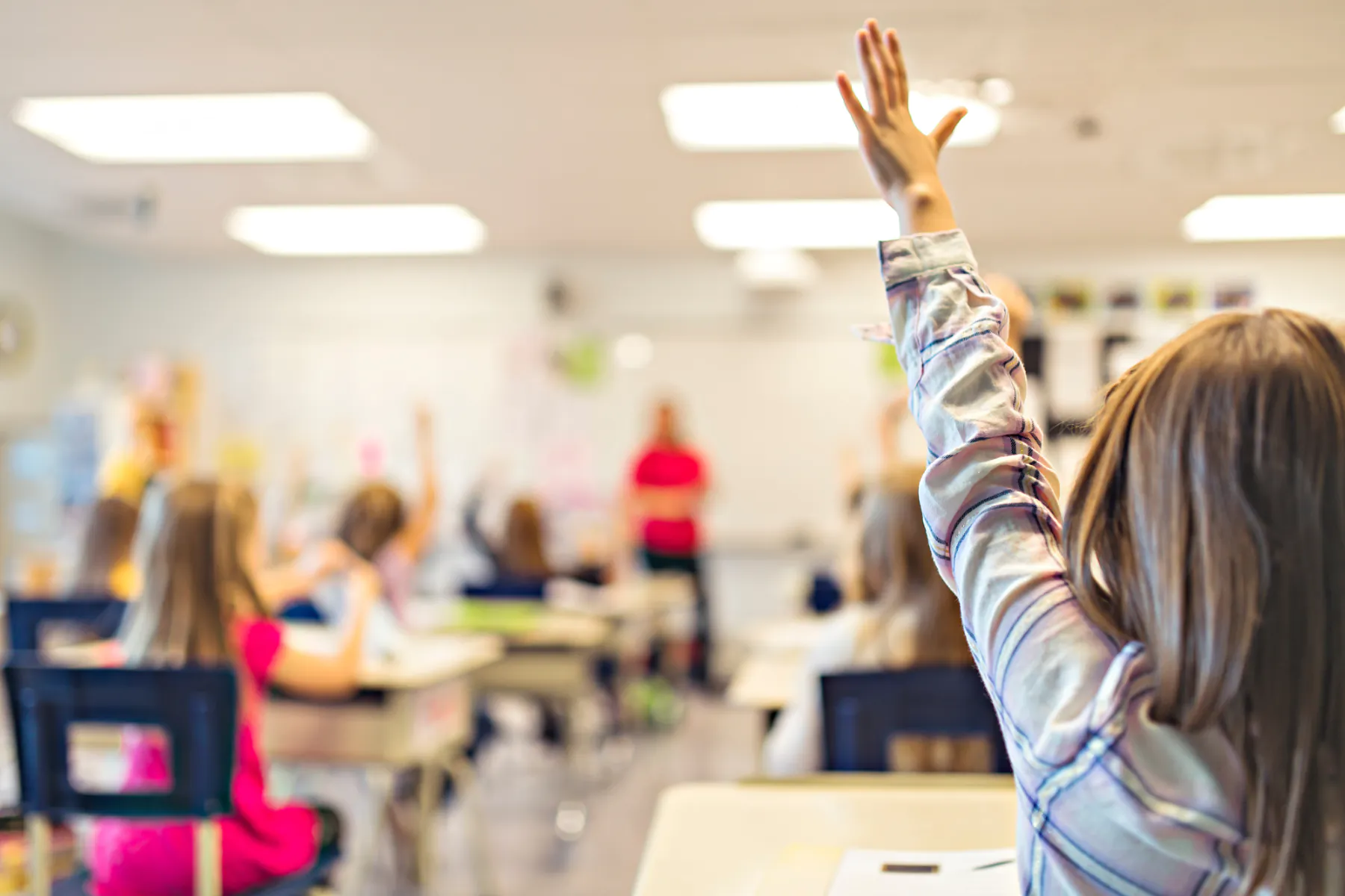 Beleuchtung eines Klassenzimmers mit LED-Beleuchtung Beleuchtung eines Klassenzimmers mit LED-Beleuchtung
