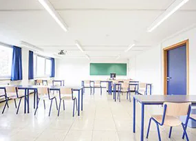 Beleuchtung Klassenraum Klassenraum einer Schule