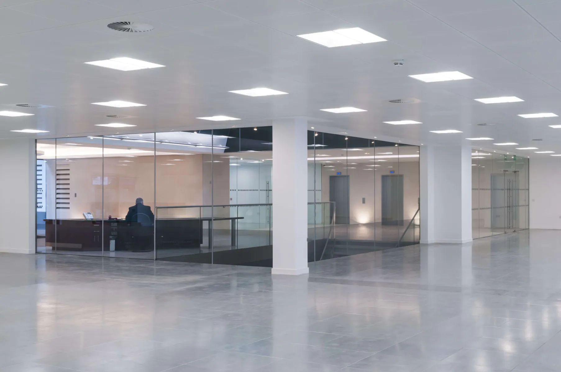 LED-Panels an der Decke LED-Panels an der Decke