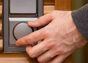 Dimmschalter Hand an Dimmschalter