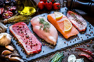 Beleuchtung der Fisch- und Fleischtheke im Supermarkt Beleuchtung der Fisch- und Fleischtheke im Supermarkt